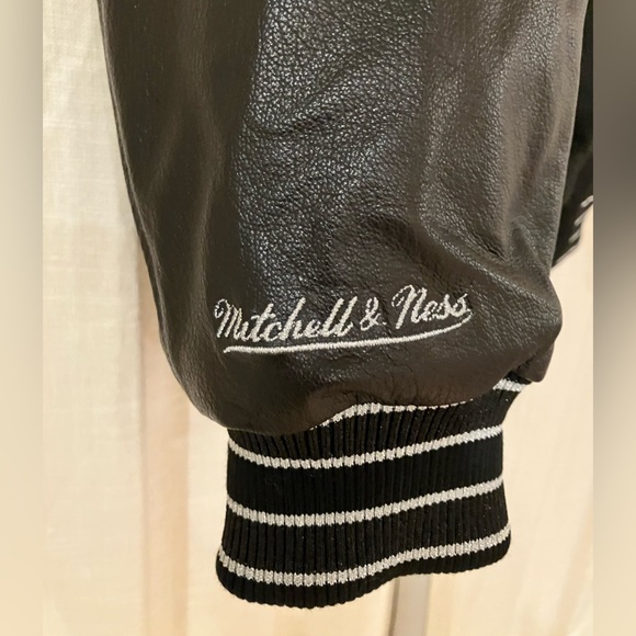 VERY RARE ๐ SUPER BOWL XLVIII USHER ๐ HALFTIME LETTERMAN'S JACKET + BAG - Picture 4 of 15